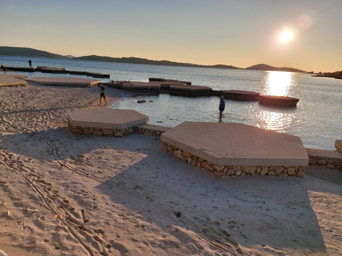 Apartman Arija-Pino Vodice Eksteriør bilde