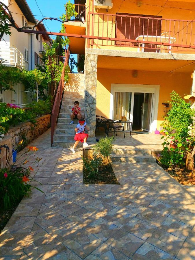 Apartman Arija-Pino Vodice Eksteriør bilde