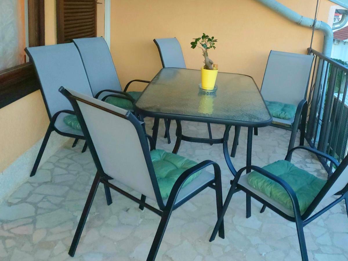 Apartman Arija-Pino Vodice Eksteriør bilde